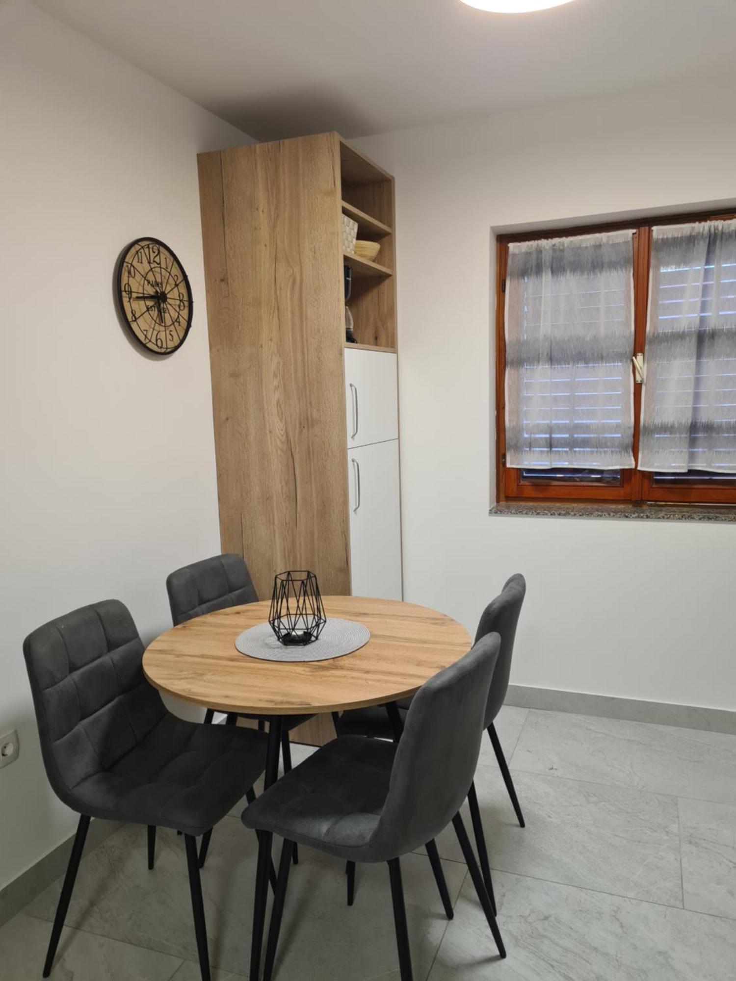 Petrovic Apartment Silo (Krk)